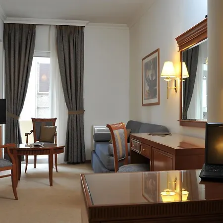 Atrium & Jacuzzi Hotel 4*