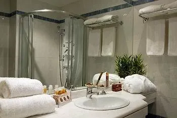 Atrium & Jacuzzi Hotel