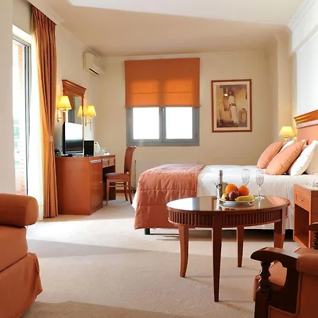 Atrium & Jacuzzi 4*