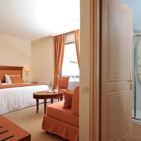 Atrium & Jacuzzi Hotel 4*