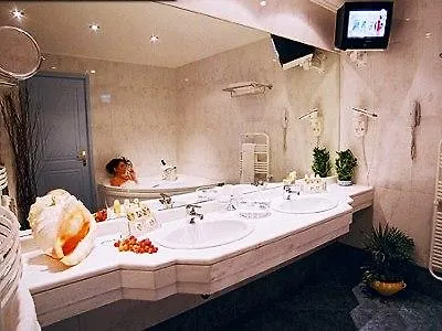 Atrium & Jacuzzi Athens