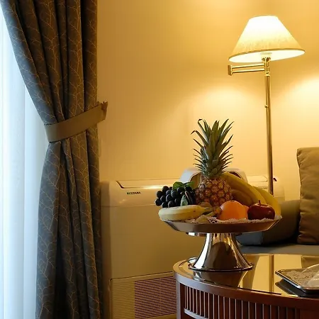 Atrium & Jacuzzi Отель Афины