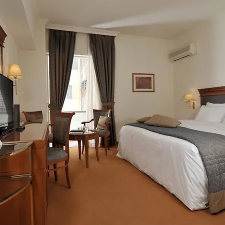 Отель Atrium & Jacuzzi 4*
