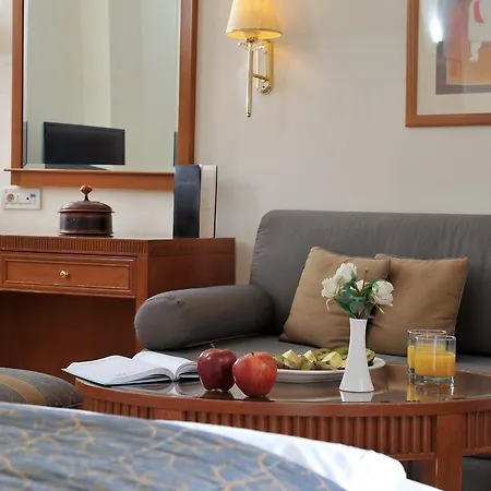 Atrium & Jacuzzi 4* Афины