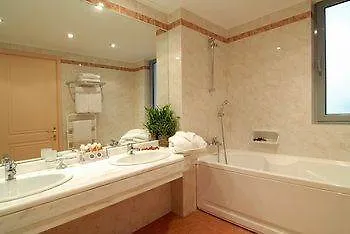 Отель Atrium & Jacuzzi 4*
