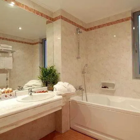 Отель Atrium & Jacuzzi Афины