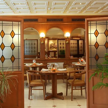 Atrium & Jacuzzi Отель Афины