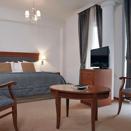 Atrium & Jacuzzi Отель 4*