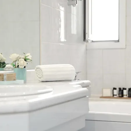 Atrium & Jacuzzi Отель