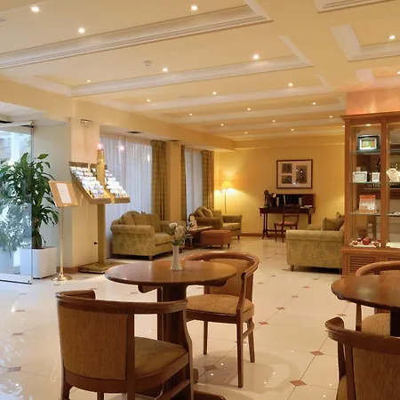 Atrium & Jacuzzi 4*